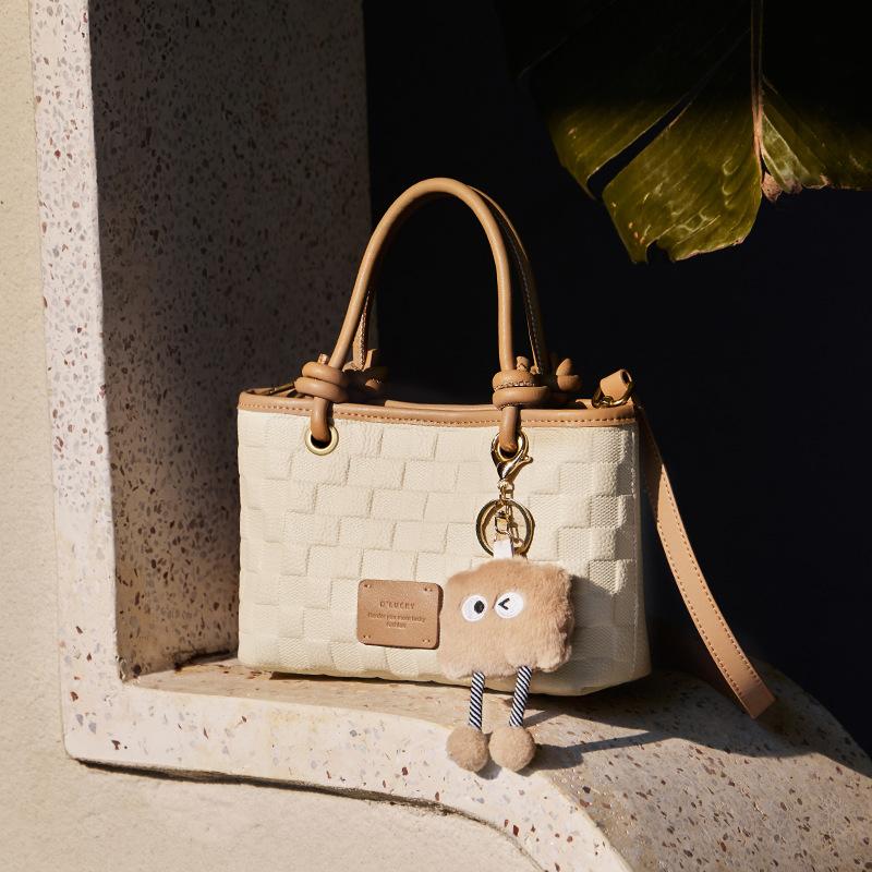 

Autumn and Winter Trendy Small Bag 2025 New Genuine Leather Women s Bag Casual Versatile Shoulder Bag Commuting Large Capacity Crossbody Bag Upper Length21.5CM/Lower