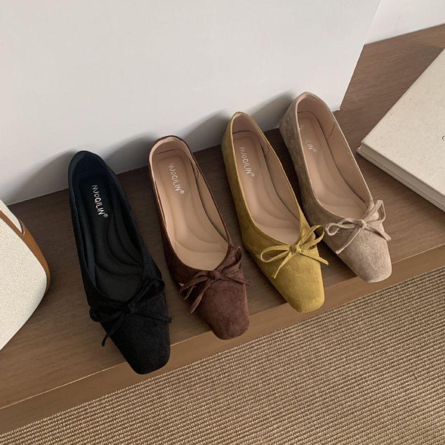 

Flat bottom suede square head single shoes women s 2025 new Korean version bow grandma shoes are beyond foreign style and one pedal commuting 40 темно-коричневого