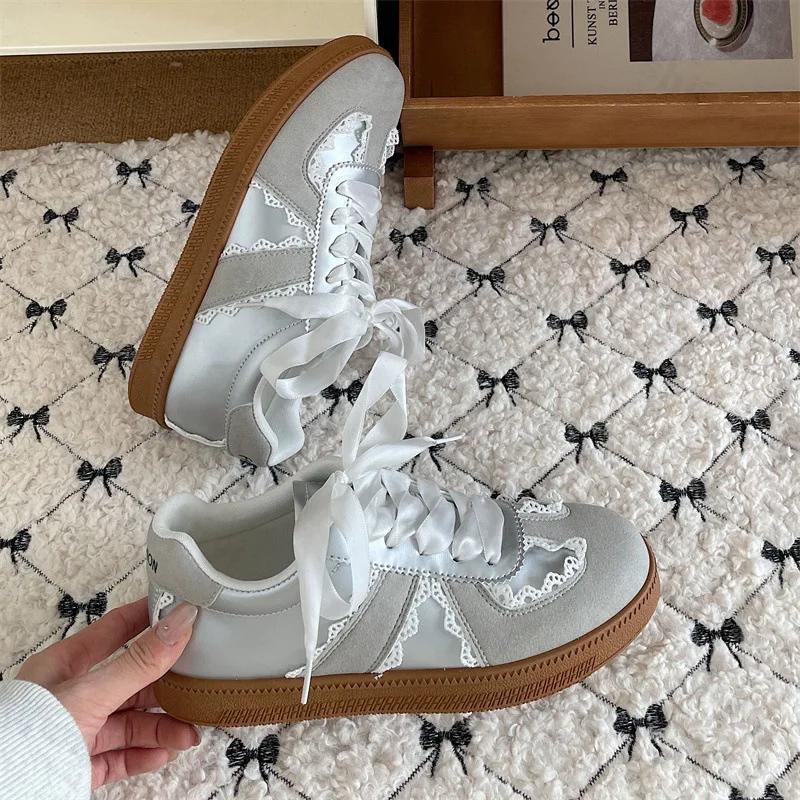 Women's Casual Sneakers 2025 New Lace-Up Comfortable Non Slip Vulcanized Shoes Lace Fashion Retro Outdoor Skateboard Shoes