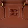 Bolso de hombro único de cuero serie Arcadie MIU MIU con logotipo metálico grabado para mujer color óxido