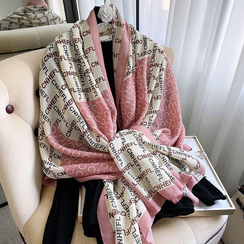 Luxury Brand Autumn and Winter Women New Style Fashion Color Matching Print Silk Scarf Lady Popular Headcloth Beach Shawl