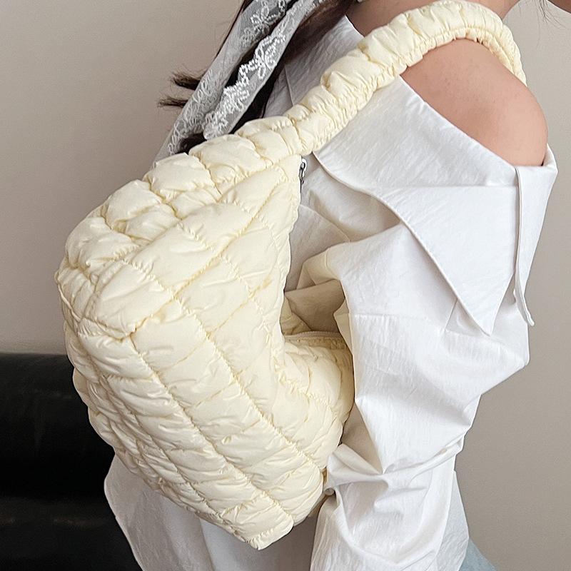 Cloud pleated bag women's summer new fashionable large-capacity bubble cloud bag literary shoulder bag
