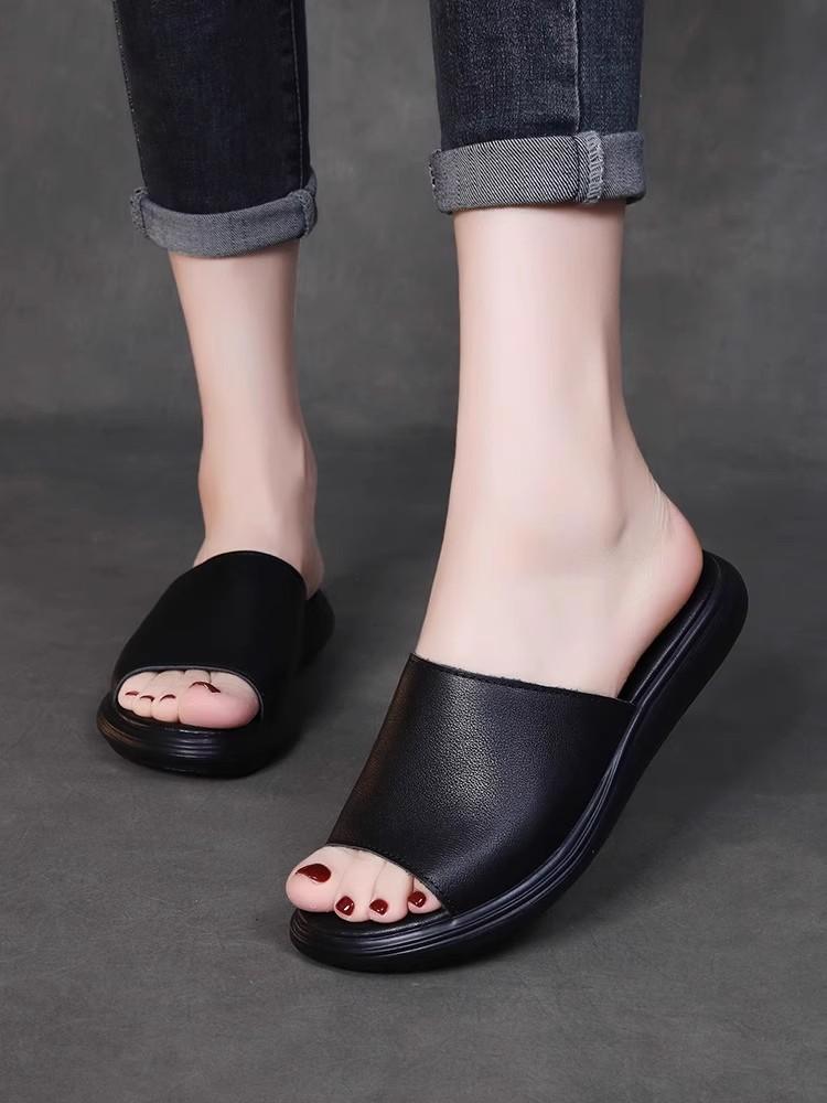 Fashion and Versatile Flat Bottom for Outer Wear, Summer Soft Bottom Non-slip One-word Drag Thick Bottom Women's Sandals Are Comfortable