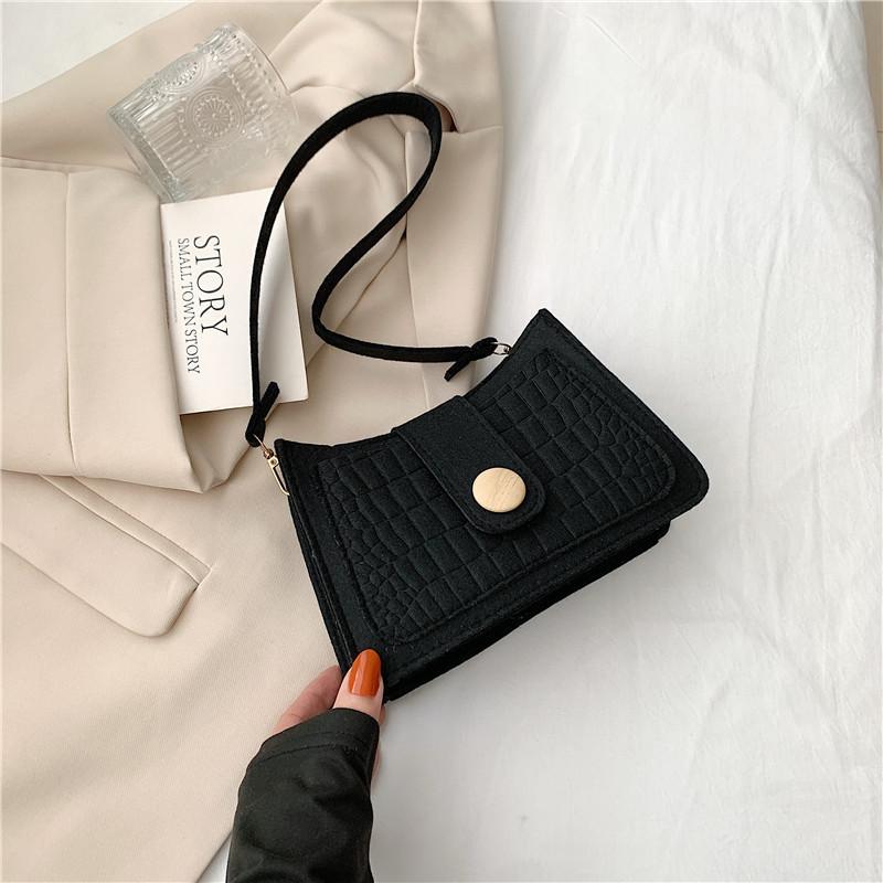 

Трендовая маленькая квадратная сумка для женщин Стильная летняя сумка через плечо 2023 Шикарная уличная мода чёрный