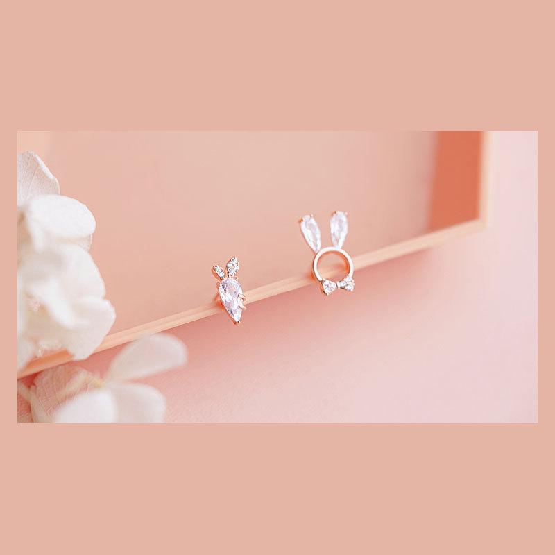 Sweet Asymmetric Rabbit Carrot Earrings Cute Student Creative Design Niche Sense