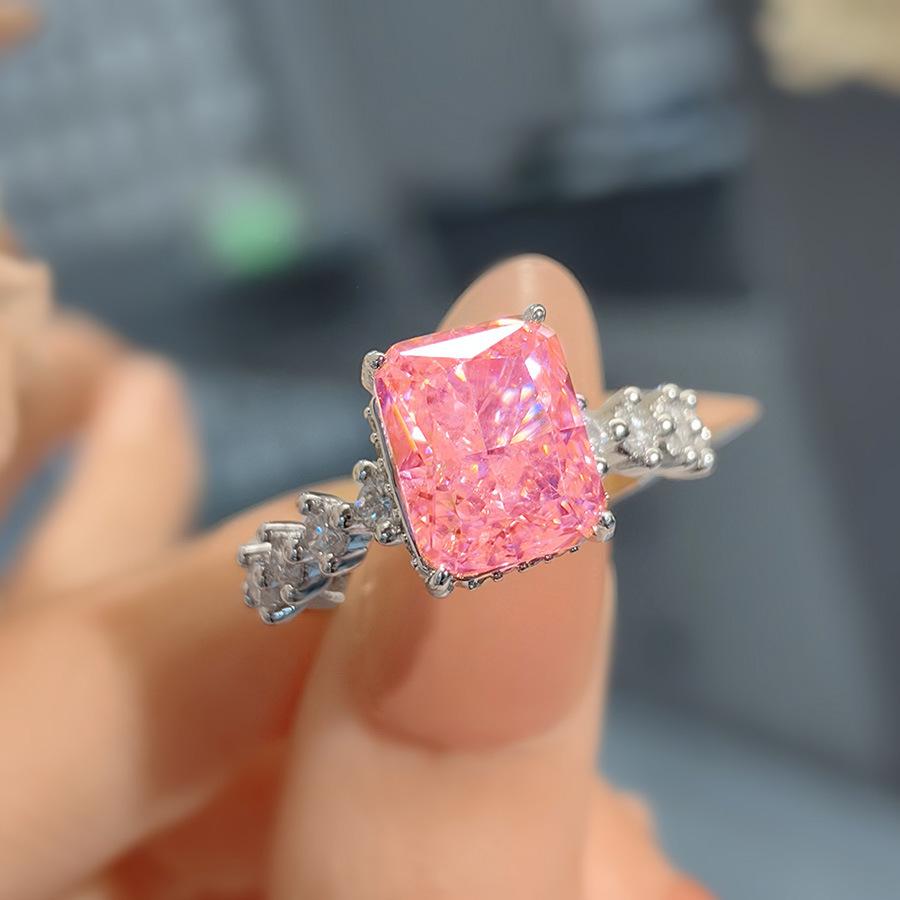 

Роскошное кольцо с драгоценными камнями огранки «принцесса» розового и гусиного желтого цвета с бриллиантами высокой чистоты Adjustable Size