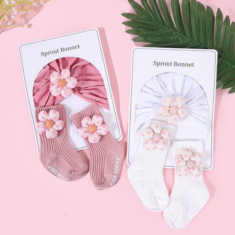 Cotton Flower Newborn Baby Hat & Socks Set (0-12 Months) - Spring/Autumn