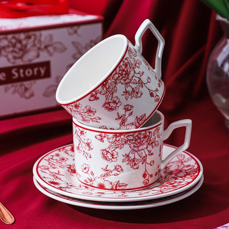 Our Home Has A Set of Wedding Rose Red Cups Plates and Gift Boxes As Wedding Gifts Presenting Cups and Retro Wedding Souvenirs for The Newlyweds