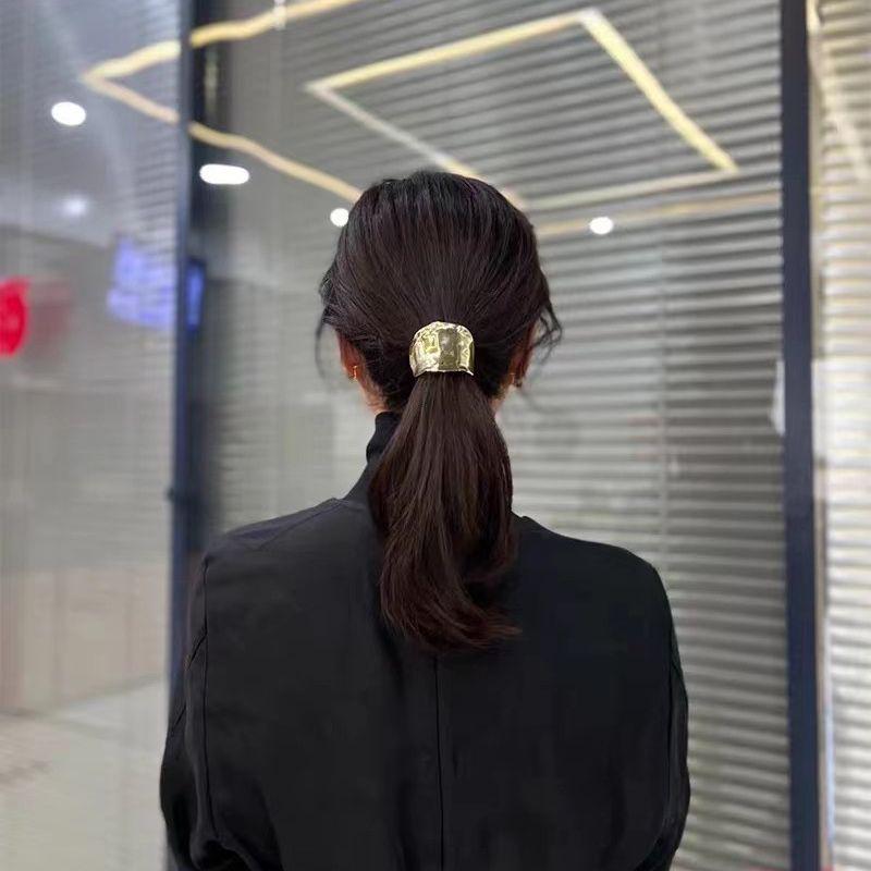 2025 Koreansk Metall Texturerad Hårnålsklämma för Låga Hästsvansar - Högkvalitativ Damhåraccessoar