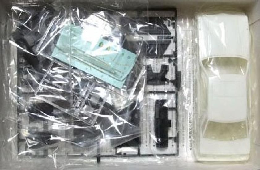 Aoshima Toyota Corona HT2000GT 1/24 (1982 Model)