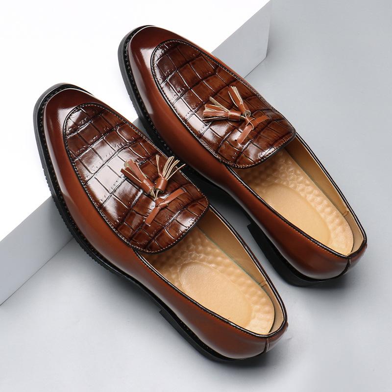 Big Size New Shoes for Men Leather Casual Shoes Fashion Tassels Pointed Toe Loafers Business Leisure Dress Shoes