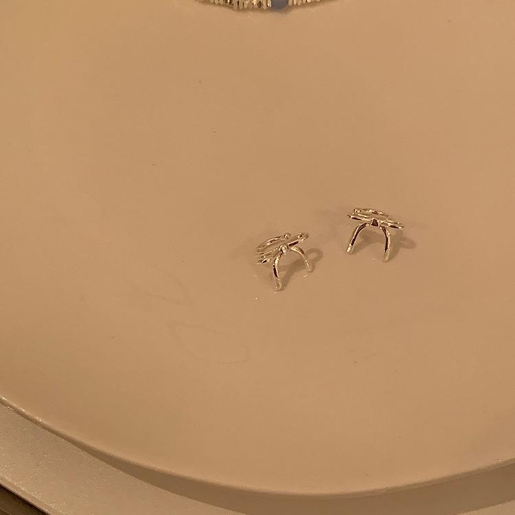 Geometric Bow Ear Cuffs: Stylish, Non-Piercing Earrings for Women