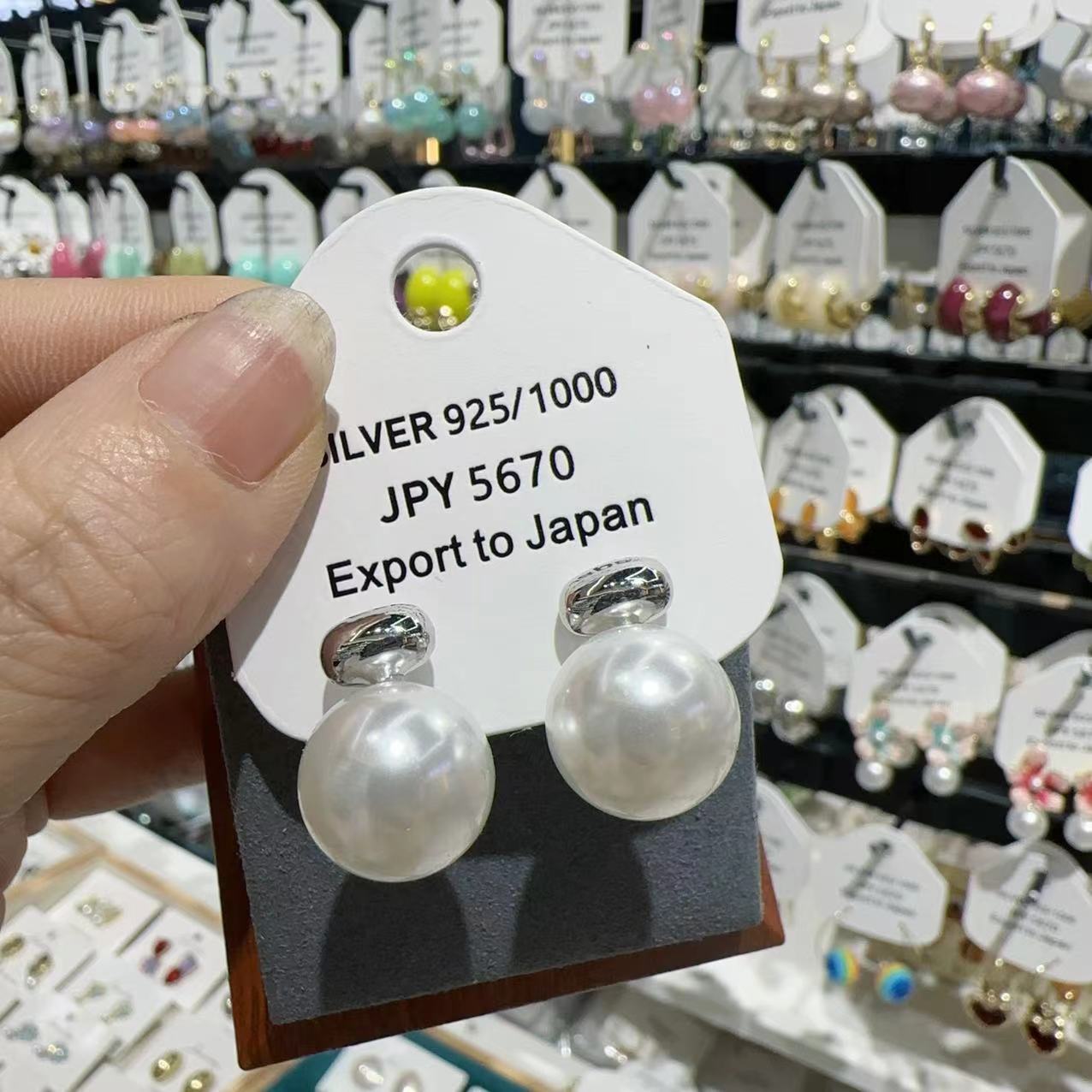 

Новые французские элегантные золотые серьги с жемчугом цвета фасоли, модные украшения для женщин, сладкие аксессуары, подарок на Новый год серебряный