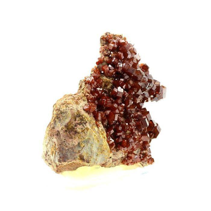 Pierres et Minéraux. Vanadinite. 1760.0 ct. Mibladen Mining District, Midelt, Maroc.