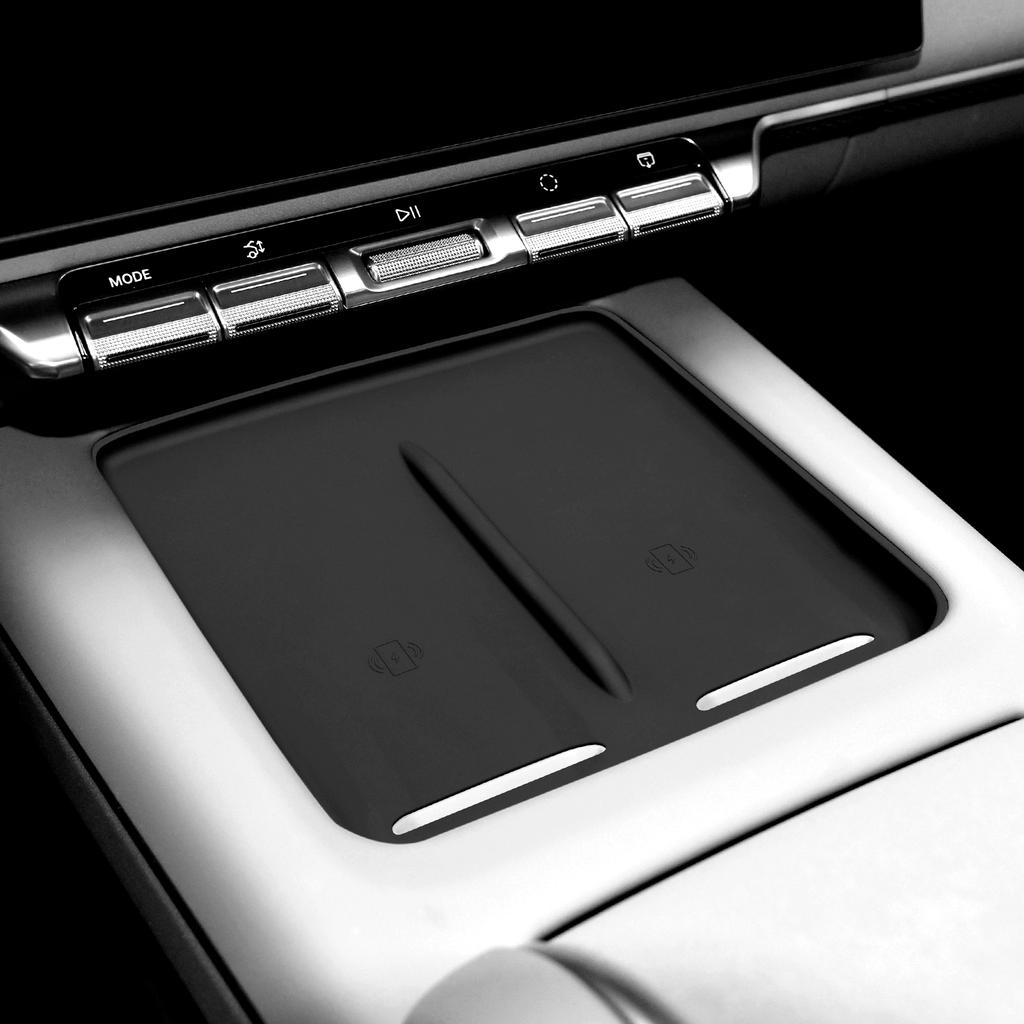 LUCKEASYfor Zeekr 7X 2026+ Car Anti Dirt Pad Silicone Mobile Wireless Charging Anti-Slip Mats Interior Accessiories Black