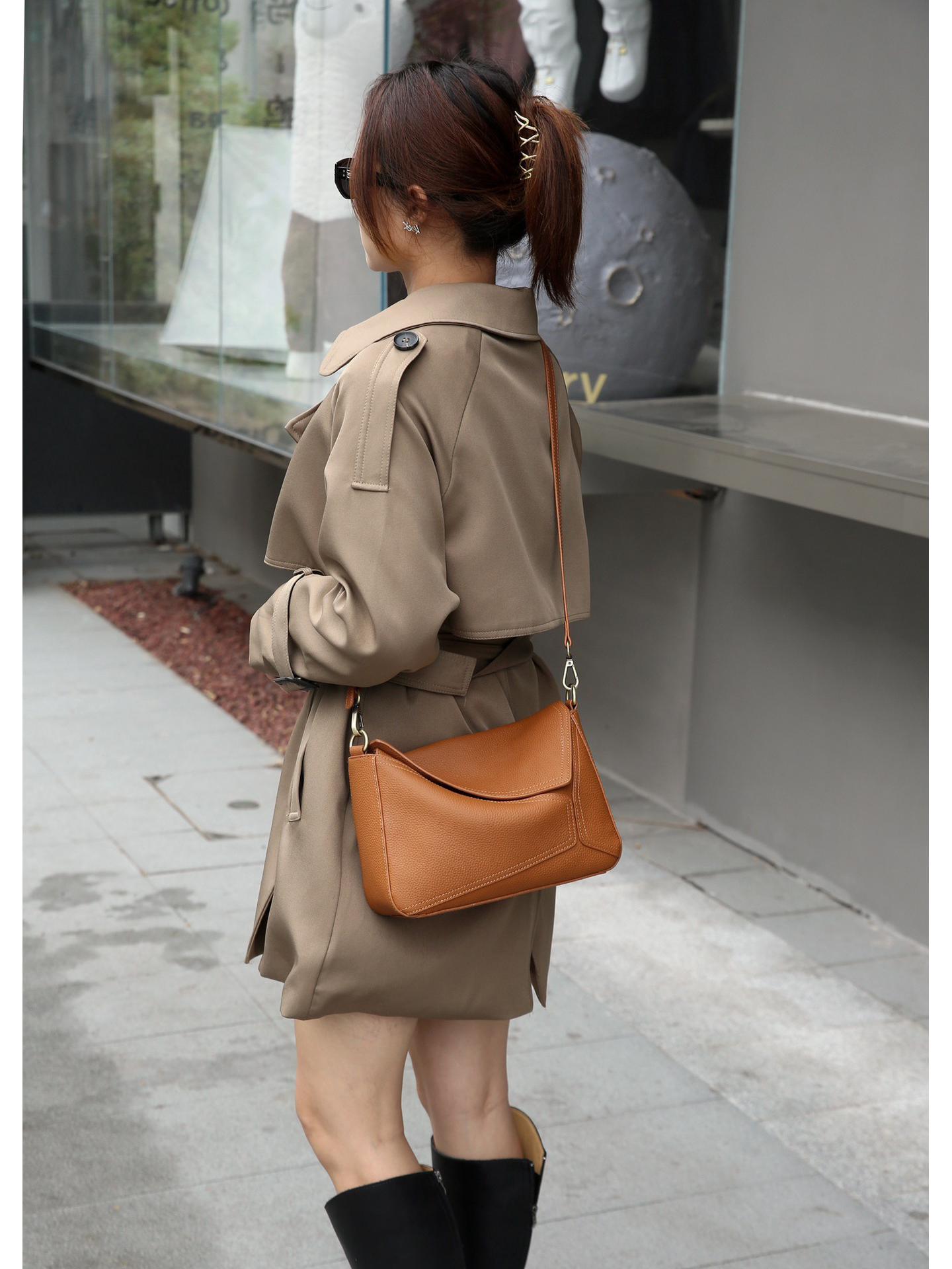 

2024 Женская геометрическая сумка-подушка из натуральной кожи на плечо и подмышку