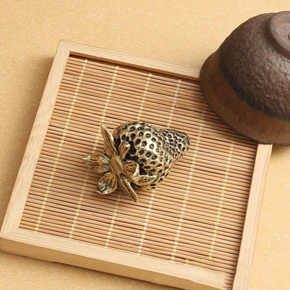 

Antique Strawberry Statues Brass Crafts Simulation Fruit Miniatures Desktop
