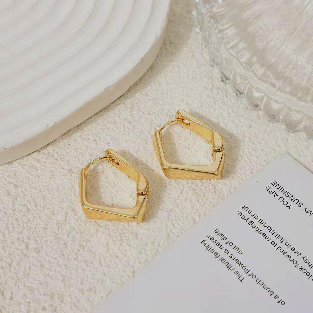 Elegant Women's Geometric Circle Clip-on Earrings – Simple, Stylish, and Luxurious