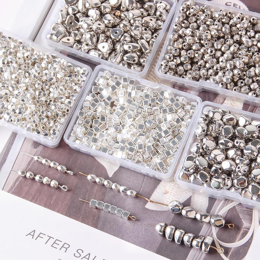 Wszechstronne Srebrne Nierówne Okrągłe Kwadratowe Koraliki Akrylowe do Tworzenia Naszyjników i Bransoletek DIY