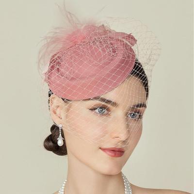 Retro Braut Feder Netz Baskenmütze mit Krone und Blumendekor