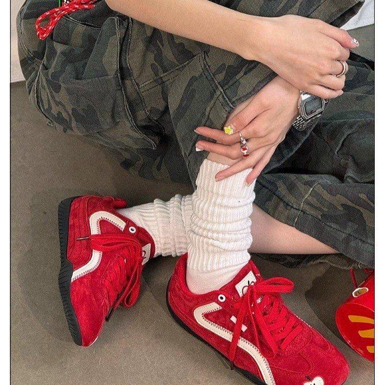 

Красные немецкие тренировочные кроссовки женские 2025 новые весенние повседневные спортивные кроссовки ретро на плоской подошве универсальные мягкие с цветной подошвой кроссовки Форреста Гампа 40 красный