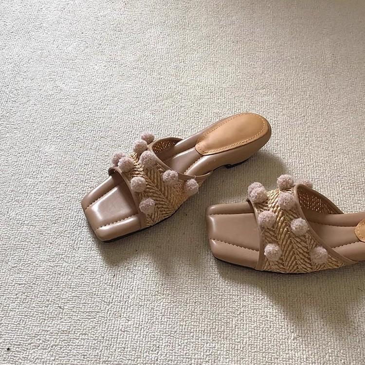 Weaving small hairballs~ Huge good-looking weaving beach vacation flat-bottomed slippers for women's sandals to wear 2025 summer new models