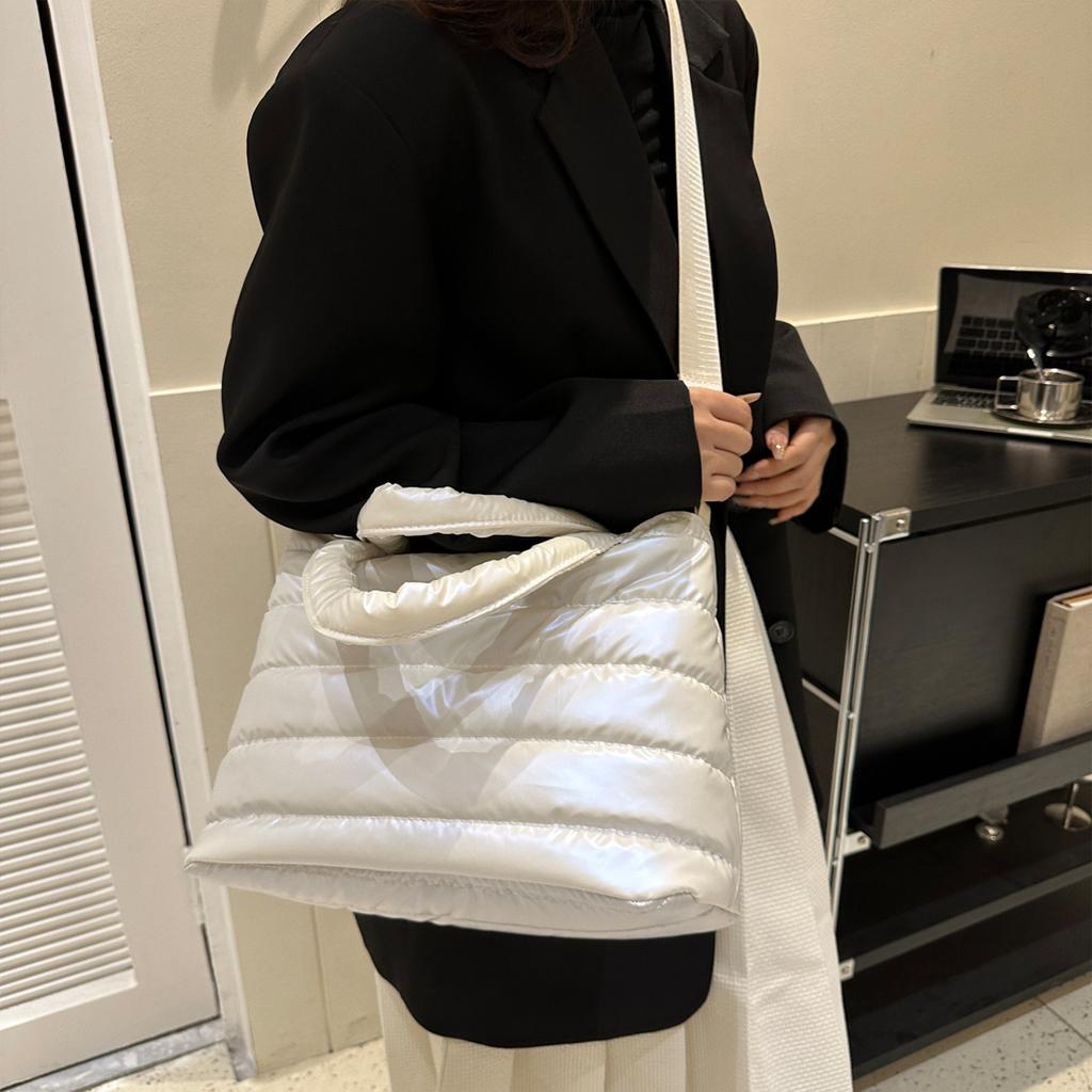 Stylish Women'S Shoulder Bag, Featuring a Trendy Casual Minimalist Design Tote Bag Perfect for Autumn And Winter