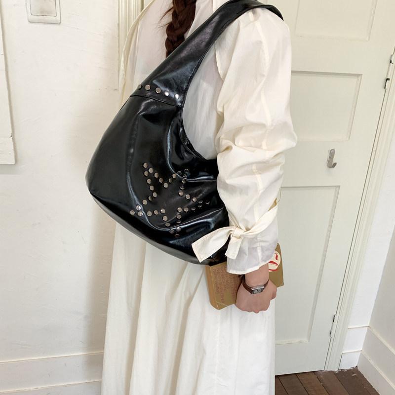 Korean Style INS Minimalist Retro Star Rivet Crossbody Bag Large Capacity Women s Shoulder Bag Versatile Handbag
