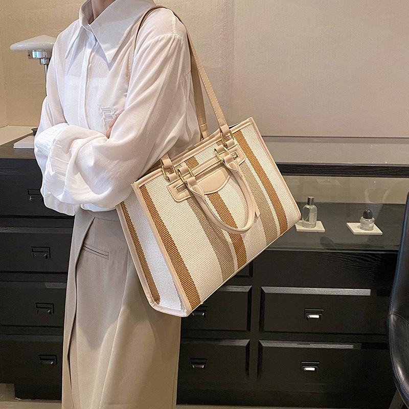 Fashion Tote Bag Women's New Versatile Large-capacity Shoulder Bag Commuter Handbag