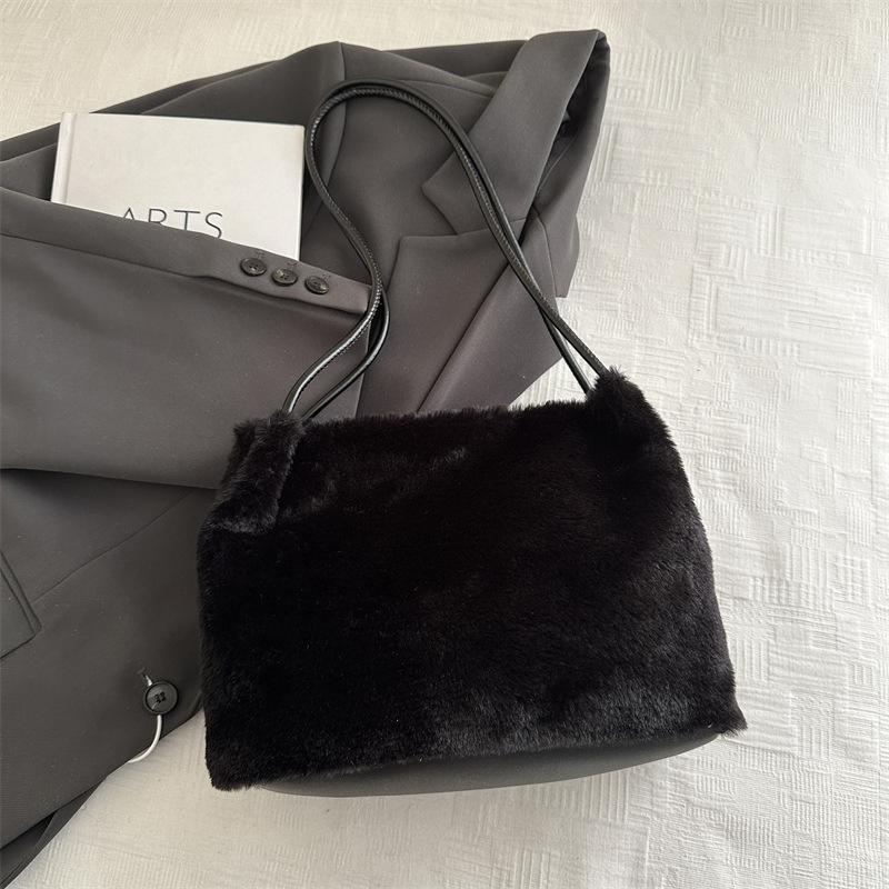 Winter new plush niche design retro women s bag versatile high-end single shoulder messenger bag women