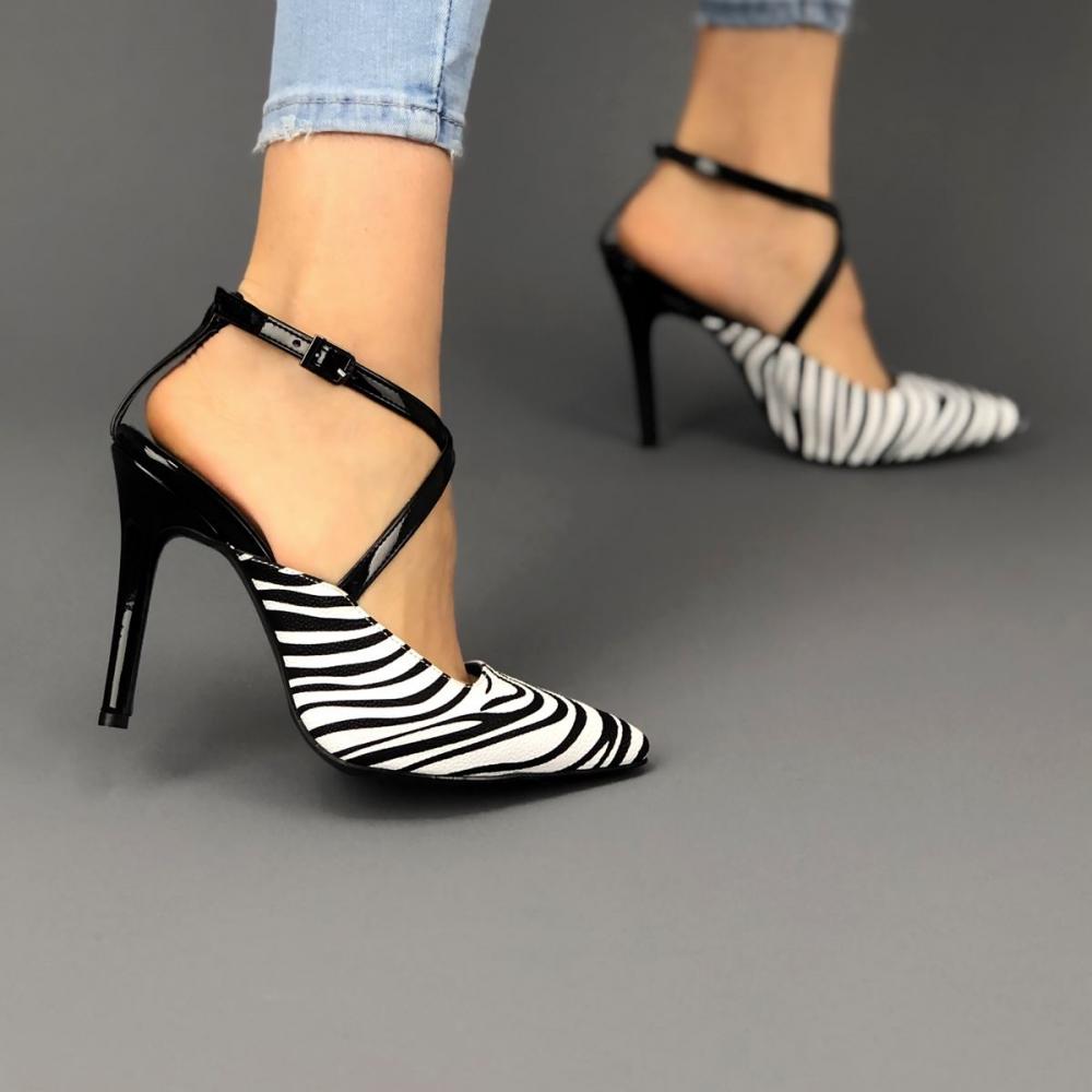 

Черные женские туфли на шпильке из лакированной кожи Zebra