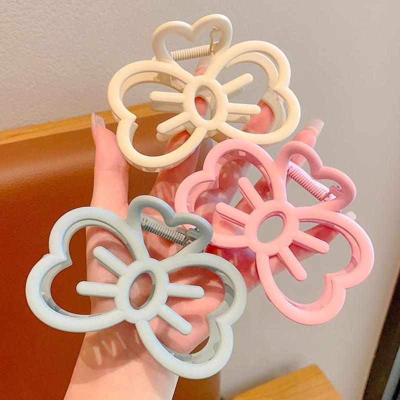 Adorable Bow Hair Clip for Little Girls - Gentle Claw Design for Updo and Loose Hair.