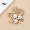 Rhinestone Leaf Brooch Faux Pearl Brooch, Alloy Hollow Leaves Lapel Accessory Pin, Sweater Cardigan Coat Suit Clothing Jewelry Accessories Pin