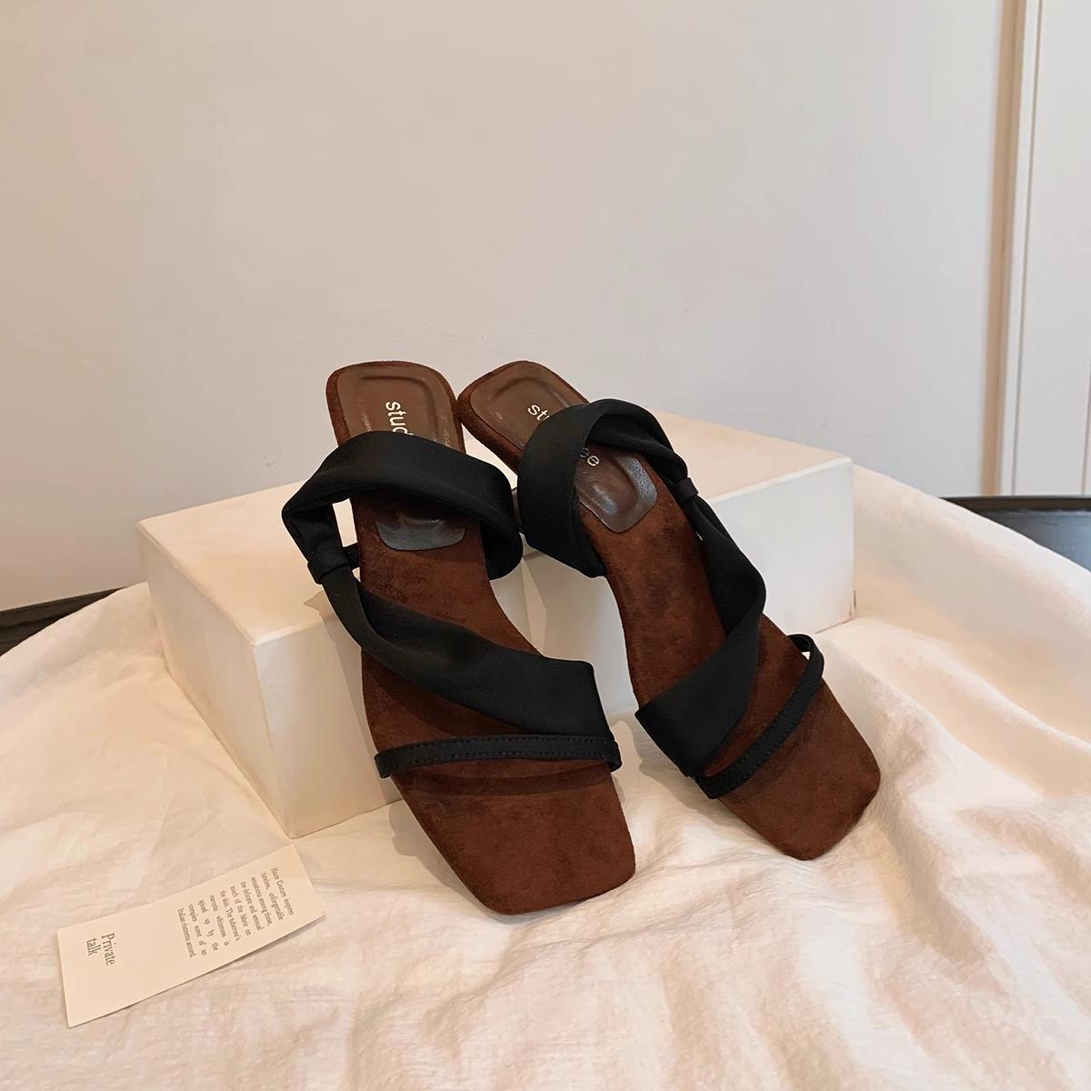 

Жіночі шльопанці Літні Модні Квадратний Носок Перехресна Шлейка Сандалі на Платформі Однотонні Прості Для Вулиці Зручні Повсякденні Шльопанці на Високих Підборах 34 чорний