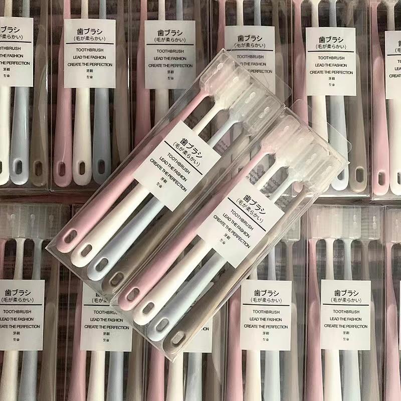 A Set of Four Toothbrushes for Adults or Children Manual Disposable Travel Toothbrush Set Multicolor Travel Toiletries Oral Set