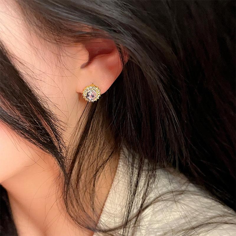 Oval Rhinestone Gentle Temperament Earrings Fashion Niche Design Stud Earrings Women Feel Cold Wind Ins Wind Earrings