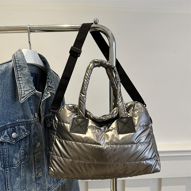 

Осень и зима однотонная сумка-тоут из пуха женская большая вместительная сумка для поездок на работу высококлассная нишевая сумка через плечо или кроссбоди портативная женская сумка серебряный серый