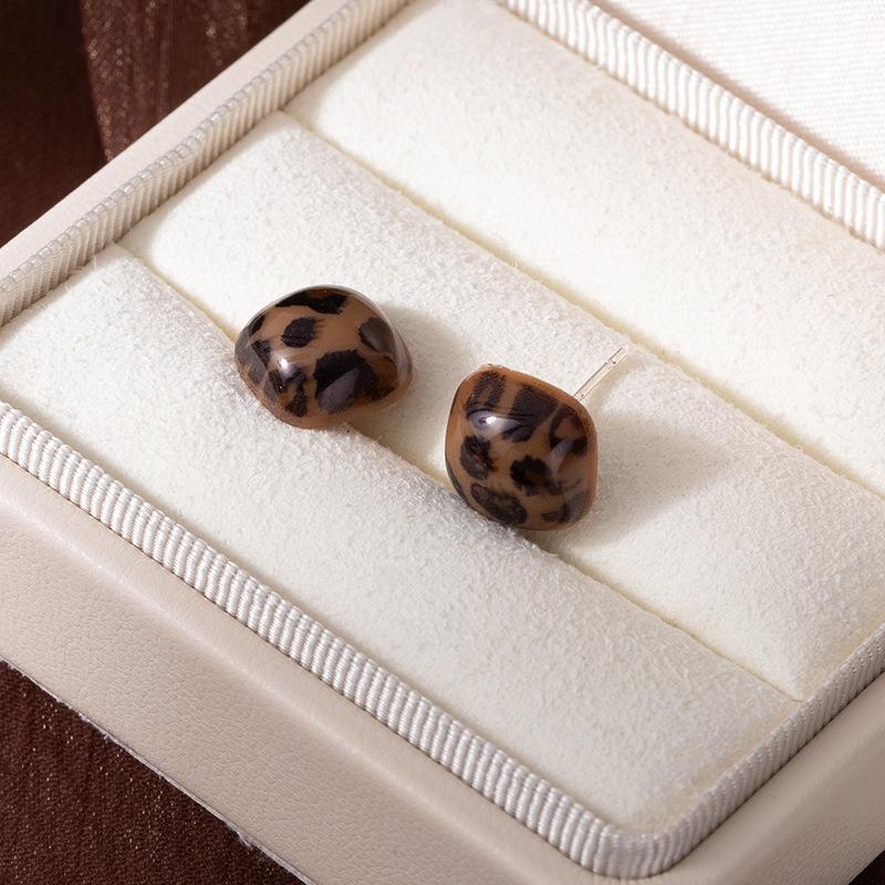 French Retro Leopard Print Ball Stud Earrings Niche Cold Wind Earrings Women'S Elegant And Gentle Temperament Earrings