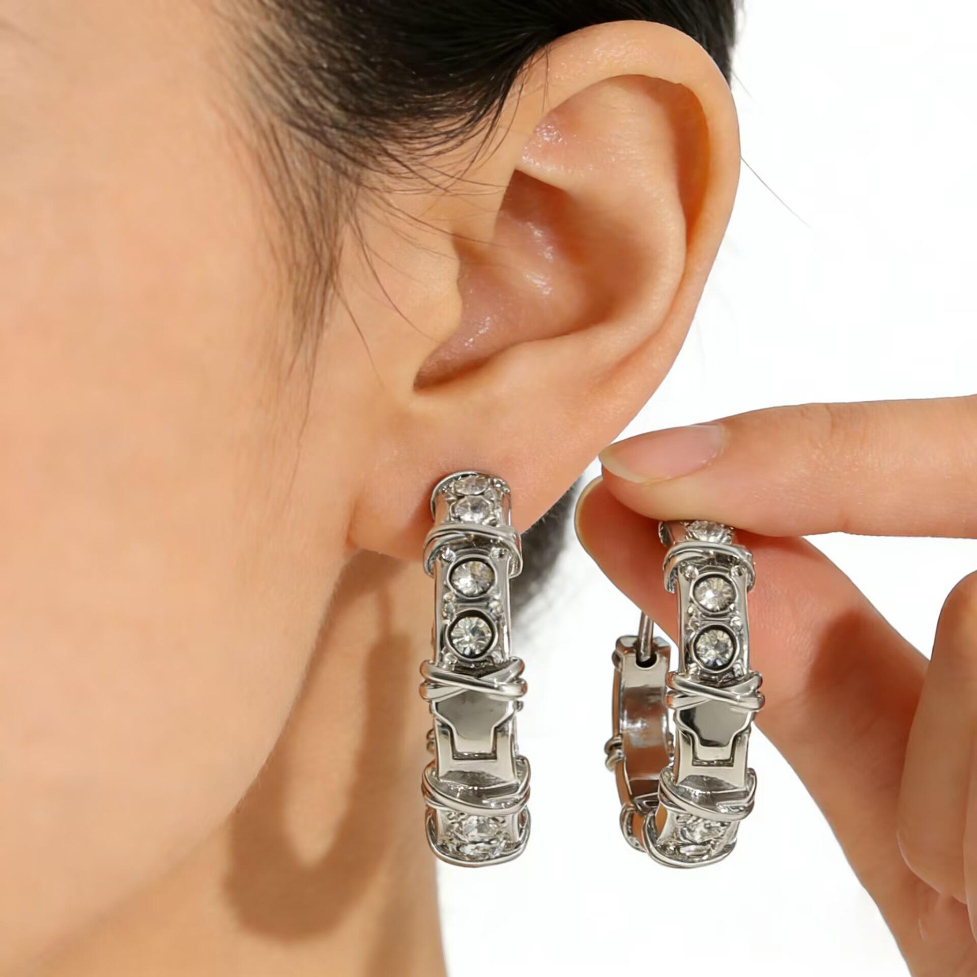 

Korean Style Cross Ear Cuffs: Versatile, Fashionable Stud Earrings for Women, Perfect for Work or Commute. срібний