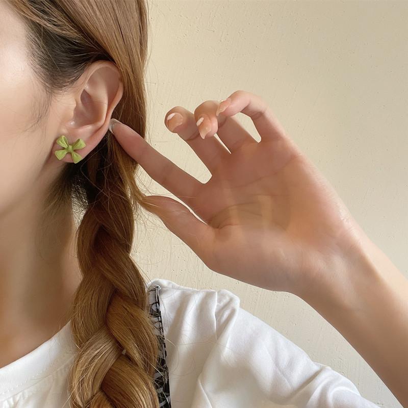 New simple and versatile retro fresh and cute bow earrings Korean temperament sweet stud earrings cold wind