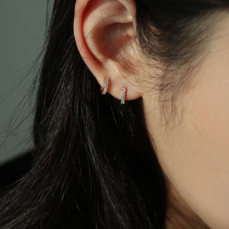 Less is more 14K gold one touch pave earring