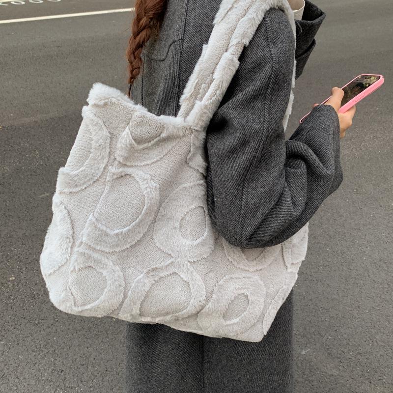 Damen Herbst/Winter Plüsch Tragetasche - Vielseitiges Nischen-Design, Modische Textur, Perfekt für den Arbeitsweg oder zum Tragen über der Schulter.