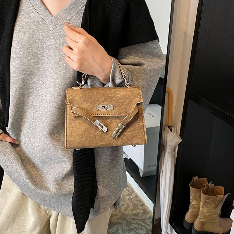 Retro Commuter Texture Lock Buckle Gentle Temperament Handbag Versatile Crossbody Lock Buckle Bag
