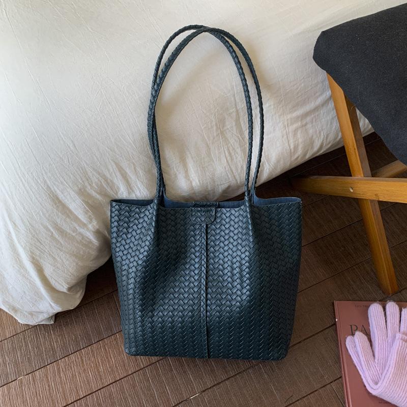 

Ретро плетеная сумка женская большой вместимости 2025 новая осень-зима универсальная сумка через плечо текстурная сумка-тоут для通勤 синий