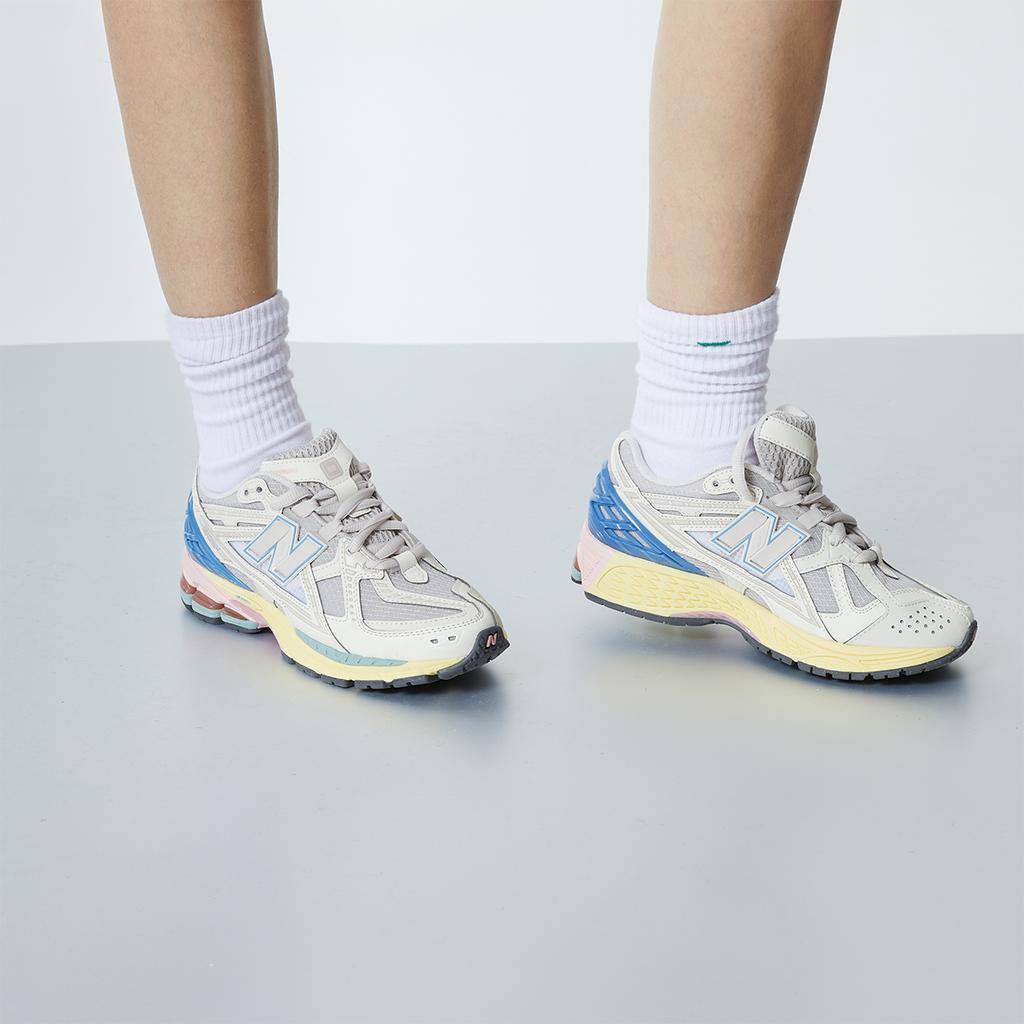 New Balance 1906U Angora Azul Rosa Tênis Unissex Creme Azul-Laguna Orb-Rosa M1906NC