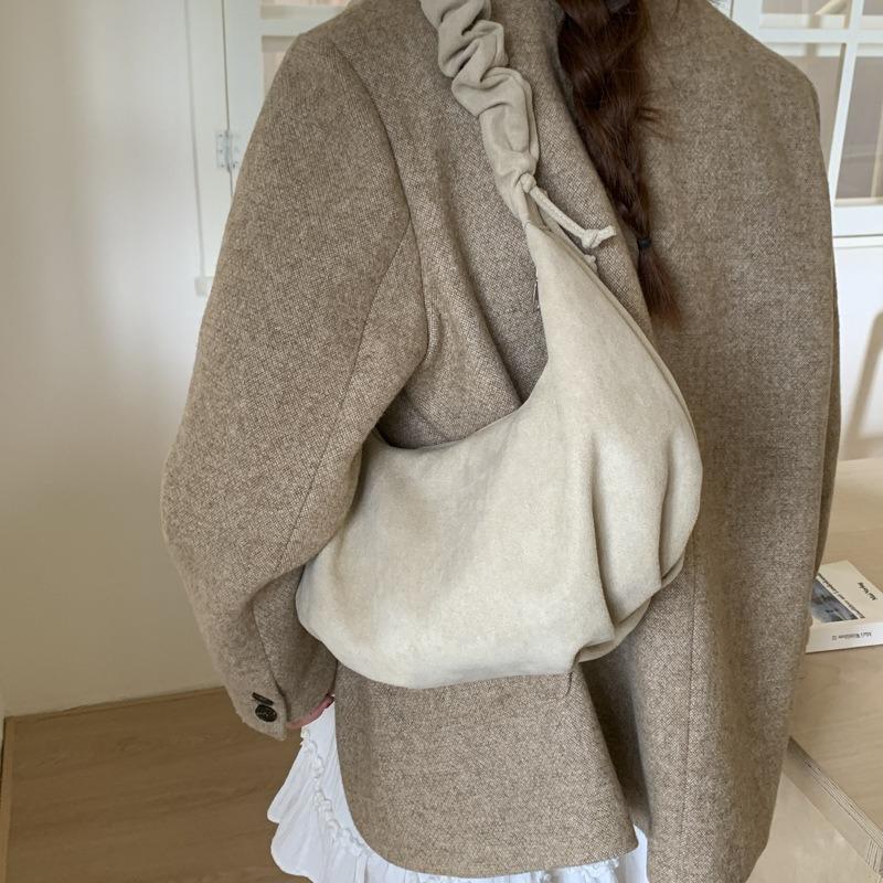 Einfache und geräumige Plissee-Tasche, neue Schultertasche, Knödeltasche, modische kleine Tragetasche, tragbare Umhängetasche.