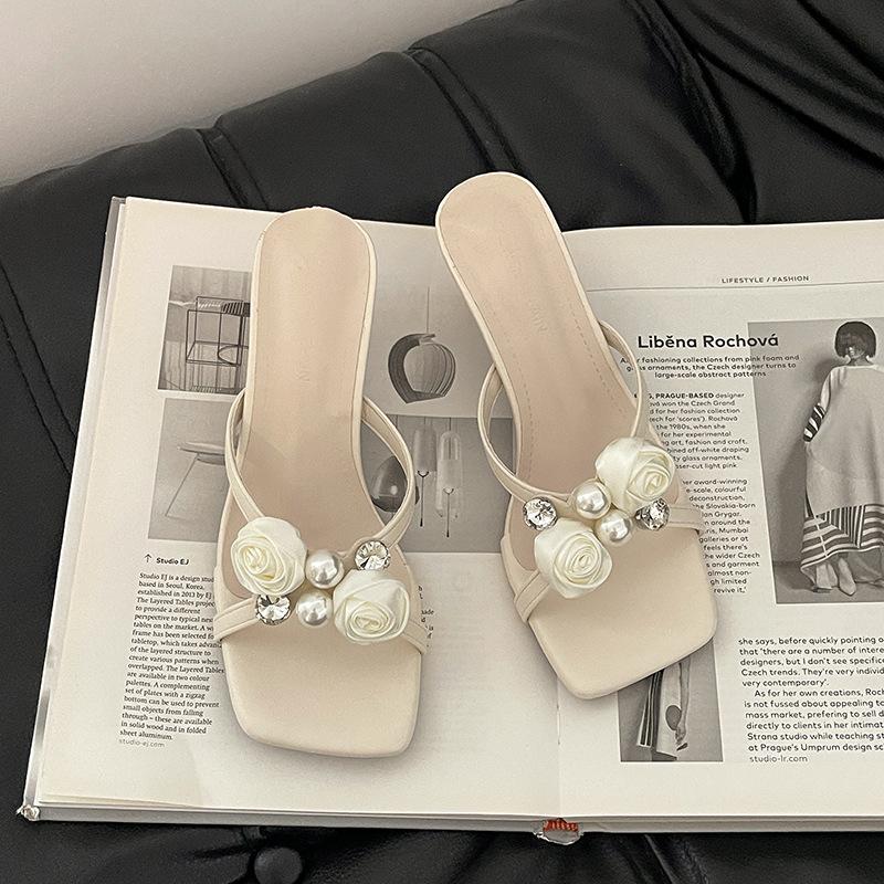 

Бантик тонкий каблук высокий каблук крутые шлепанцы женские летние нишевые для улицы дизайн цветок повседневные жемчужные шлепанцы прилив 40