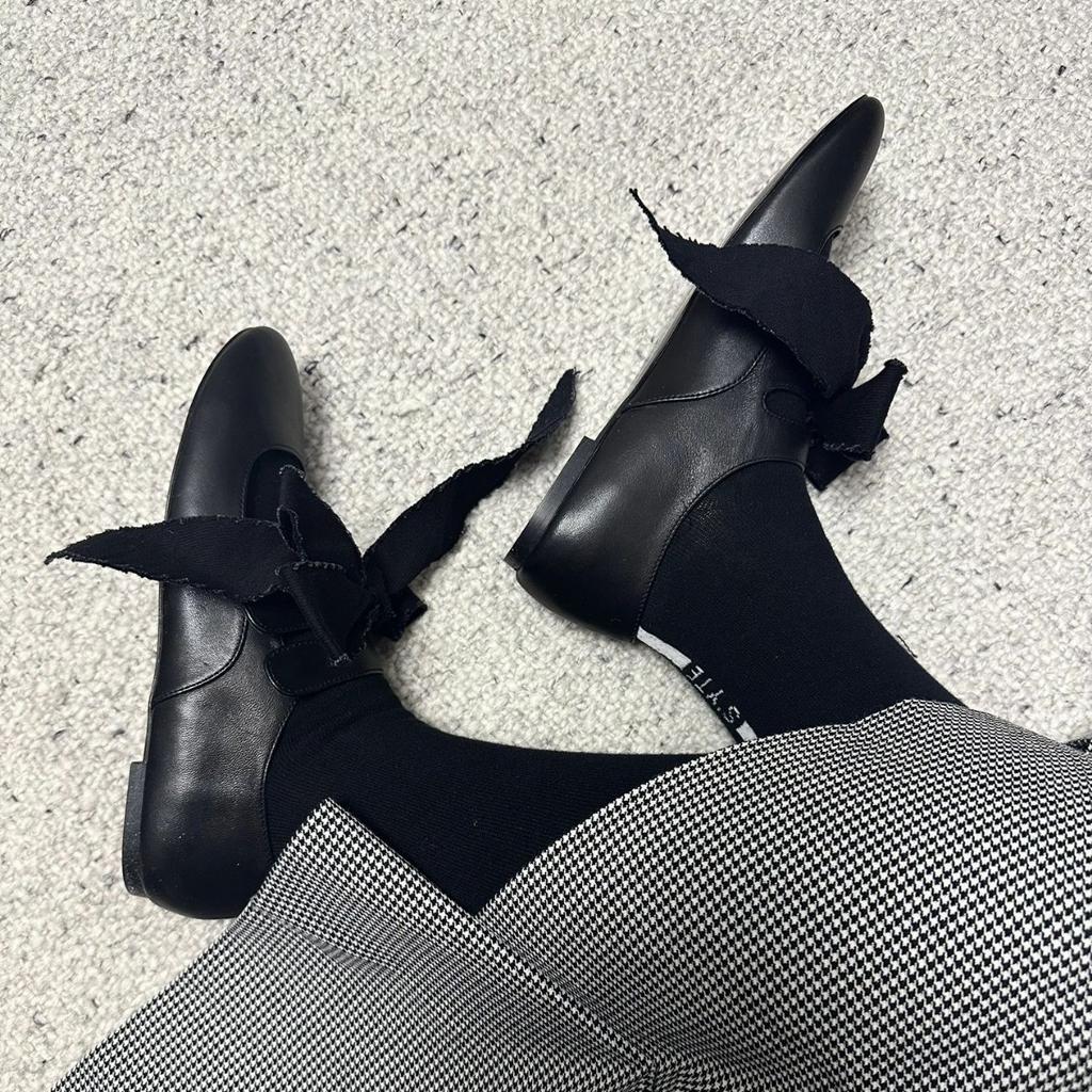 Leder Retro Nische Abnehmbarer Schleifenriemen Zwei Tragevarianten Flache Ballerinas Damenschuhe Frühling und Herbst Mary Jane Einzelne Schuhe