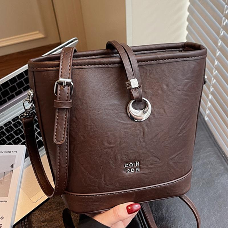 2025 New Bucket Bag Female Messenger Simple Fashion Classic European and American Style Shoulder Messenger Bag Female Foreign Style Bag