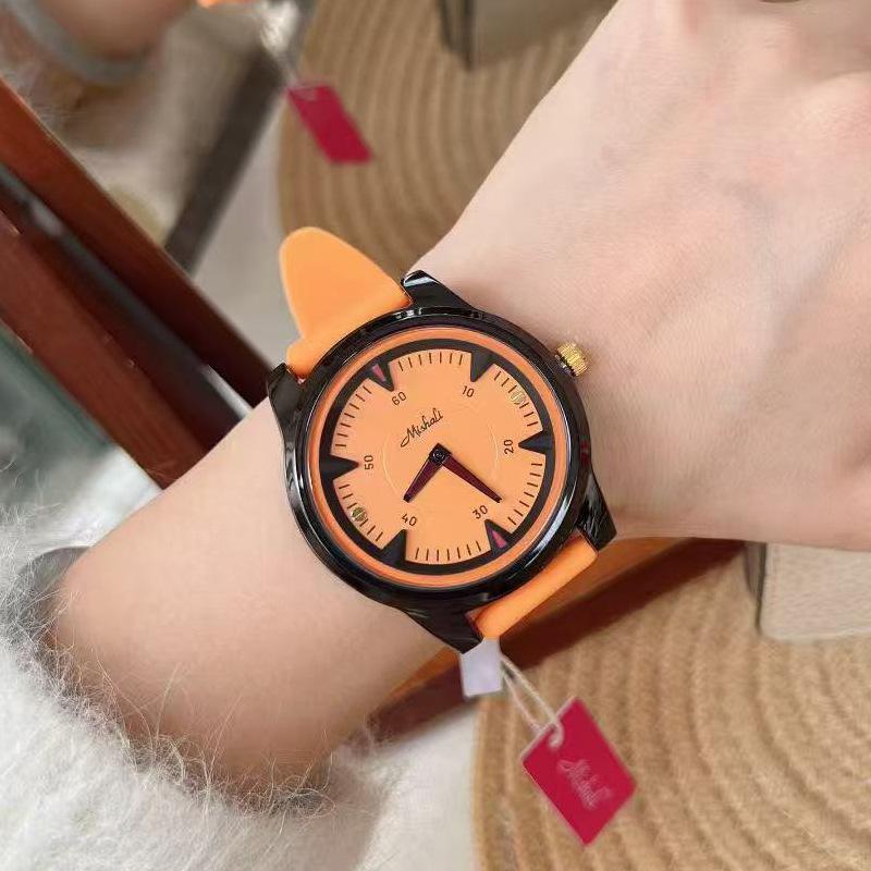 Watch Ladies Silicone Strap Large Plate Neutral Fashion Light Luxury Quartz Watch Style Niche Women